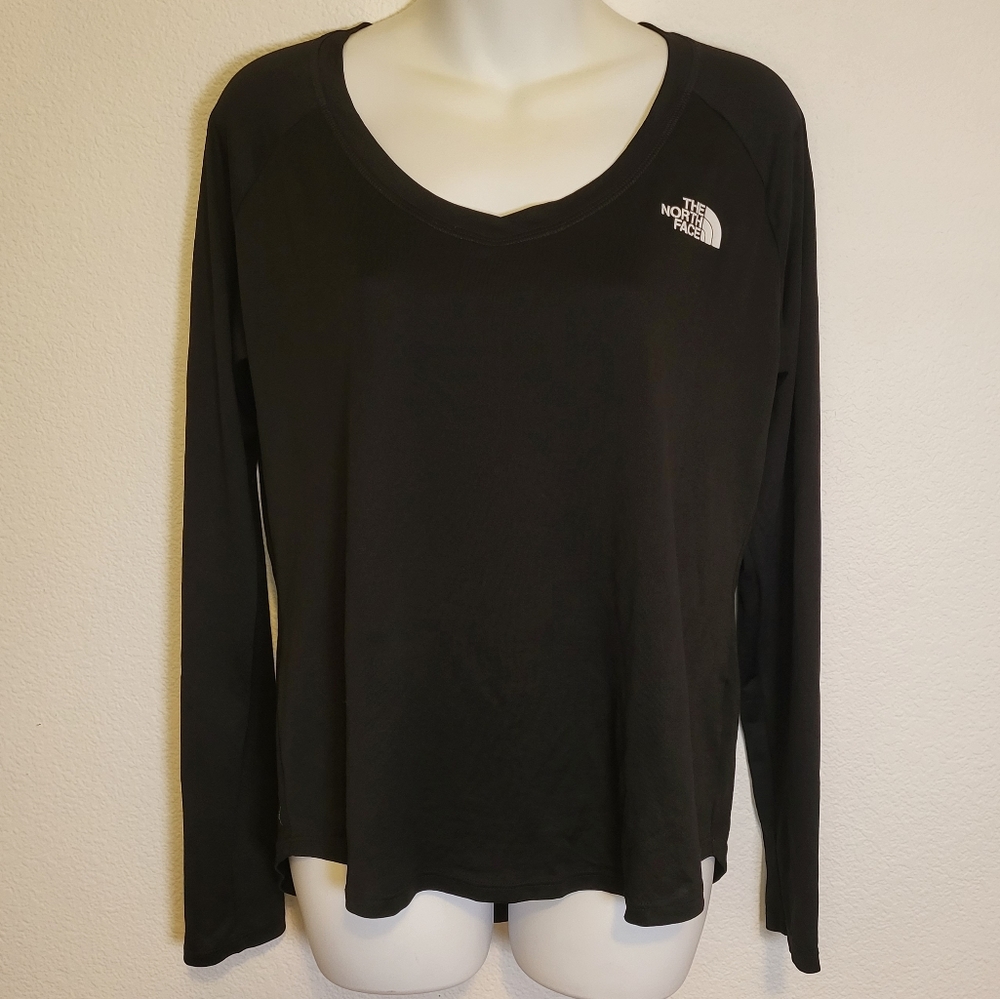 The North Face V-neck Long-Sleeve Shirt size Medium
